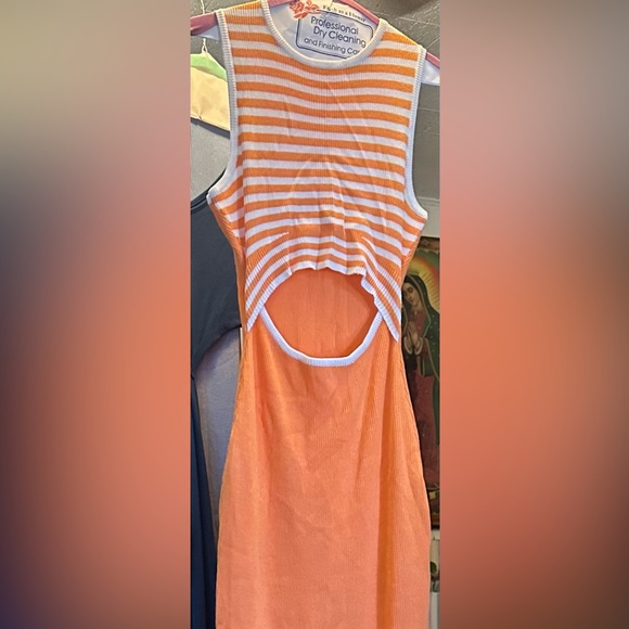 Striped orange and white long dress with a slit in the belly, never used. - Picture 1 of 1